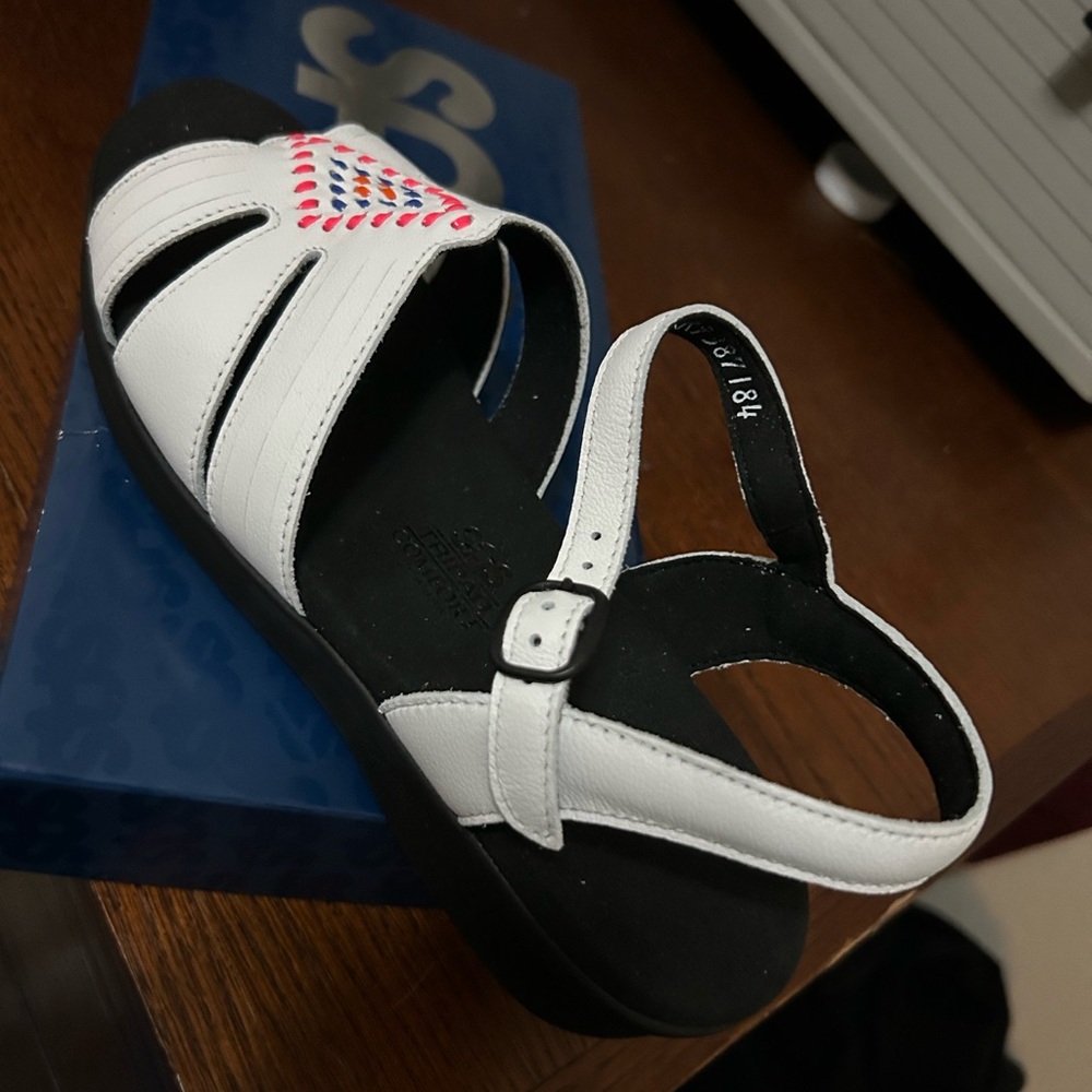 SAS Women's White Sandals with Embroidered Accents - Picture 5 of 6